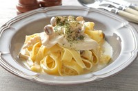 たっぷりのチーズになめらかクリームで仕上げる幅広麺が特徴。アメリカンイタリアンの代表格とも言えるパスタ。