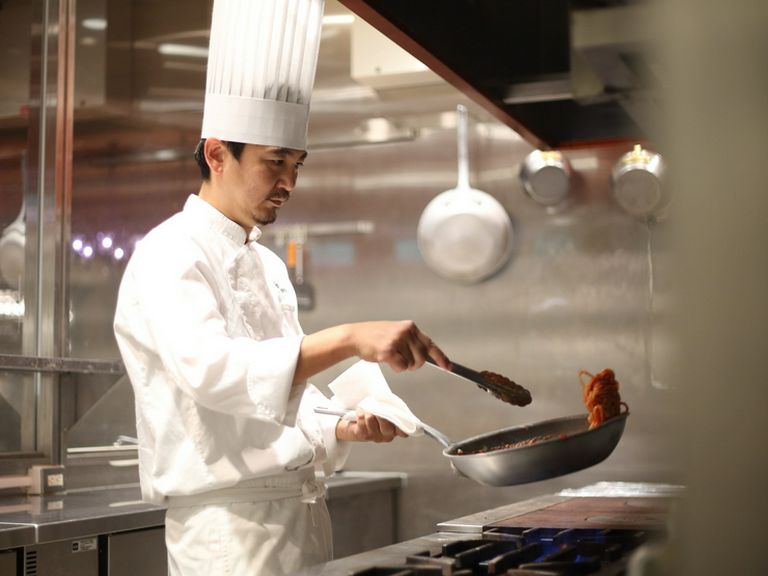 世界のワインとお互いに引き立てあう料理を考案