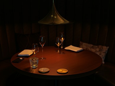 大地をテーマにした上質空間。喧騒を離れて贅沢な時間を過ごす