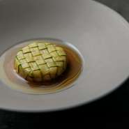 OMOTENASHI　
前菜1
前菜2
前菜3
ブランマンジェ
「The Sea」スペシャリテのブイヤベース
肉料理
デザート
お茶菓子
Chefオリジナルのフレーバーティー
ペアリング3種