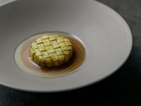 OMOTENASHI　
前菜1
前菜2
前菜3
ブランマンジェ
「The Sea」スペシャリテのブイヤベース
肉料理
デザート
お茶菓子
Chefオリジナルのフレーバーティー
ペアリング3種