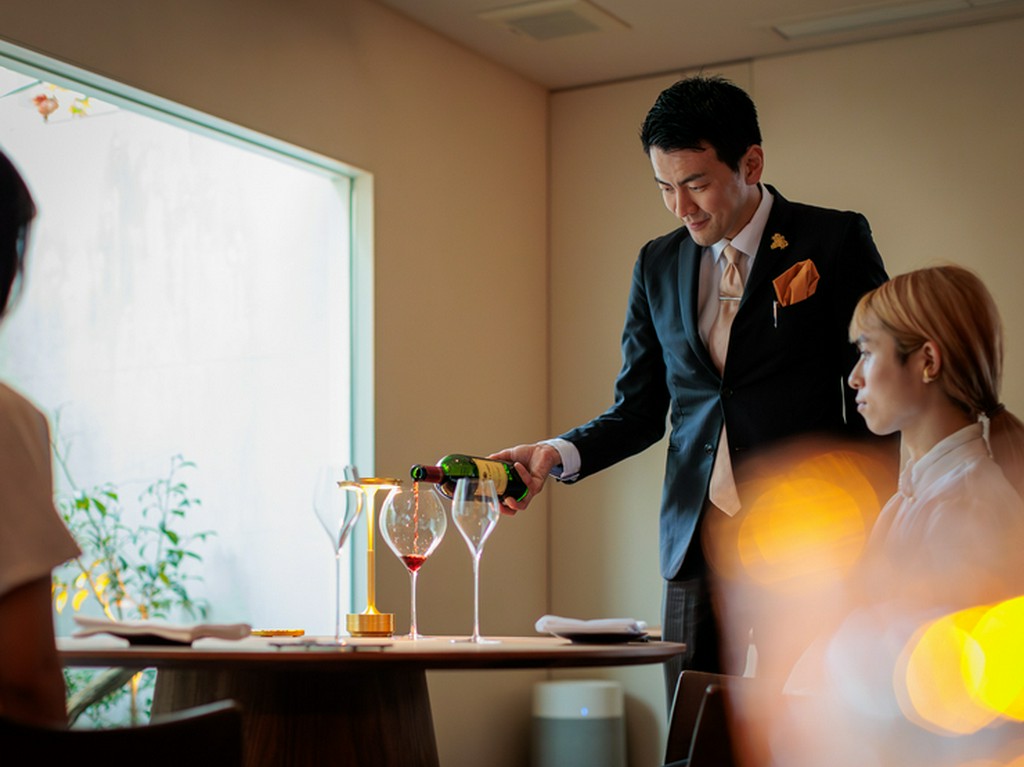 日常を忘れさせる上質な空間で美酒と美食を楽しむ