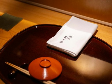 慌ただしい日常を忘れさせる、静寂な和の空間