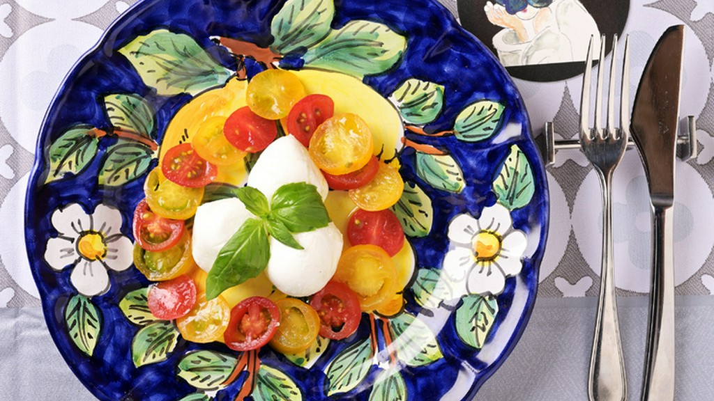 水牛モッツァレラチーズのカプレーゼ