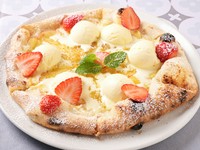 デザート感覚で楽しめるピッツァ『りんごとハチミツ、リコッタチーズのピッツァ』