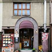 国内だけでなく、海外からのファンも多い【Pizza Verde Matsumoto】。忠実にナポリの味を守るお店のスタイルは、日本で過ごすなか、本場の味が恋しくなった外国人にも親しまれているようです。