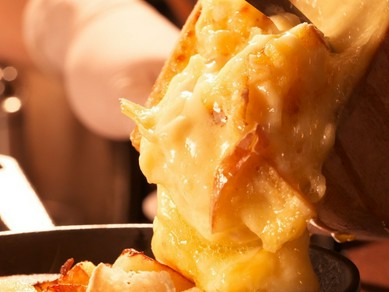 とろ〜りあつあつラクレット 2種のジャガイモにかけるハイジのチーズ