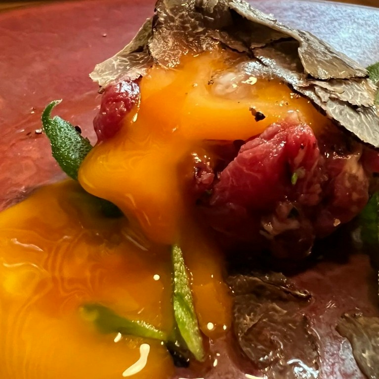 馬肉とトリュフのタルターレ