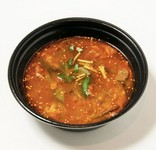 お店の本格的なユッケジャンスープをおうちで。辛みと旨みの人気のスープです。