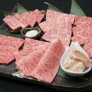 ステーキや薄く切った焼きしゃぶ。焼肉カットと食べ方もバリエーションあり、良いお肉の良いところ取り。初めてのご来店の際は、まず「にくＴＡＴＳＵ」を知って頂ける盛合せです。
