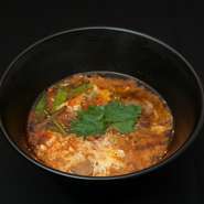 辛さの調整も出来ます。辛めのスープご飯です。