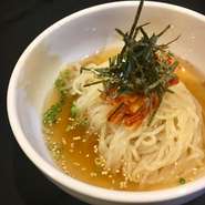 盛岡冷麺を使い、サッパリと優しい味の冷麺に仕上げました。