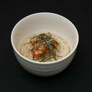 女性の方にも食べやすいハーフサイズです。