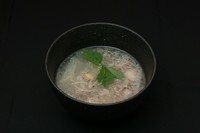 テール(尻尾)を使った白濁のスープです。