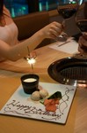 「Happy Birthday○○ちゃん」「お疲れ様でした○○さん」等、少しメッセージを入れて花火をつけてお食事の終わりにそっとお持ち致します。お誕生日のお祝い。ご結婚のお祝い。結婚記念日。歓送迎会。会社忘年会