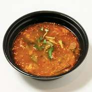 お店の本格的なユッケジャンスープをおうちで。
辛みと旨味の人気のスープです。