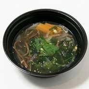 お弁当の付け合せに最適な野菜スープ。あっさり目なお味です。
