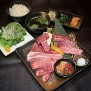 【近江うしを堪能！コースが1皿になったようなお昼の盛合せ】
・上タン塩
・極上ステーキ
・赤身ステーキ
・上カルビ
・上ロース
・赤身焼きしゃぶ
・ハラミ
・火の本豚バラ
・ホルモン
・焼き野菜
・近江米
・キム