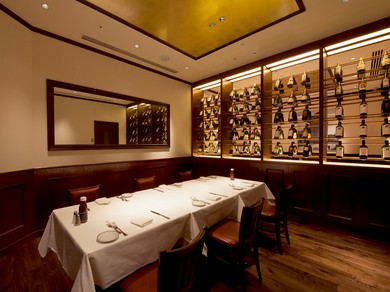 ステーキとワインがもたらす、上質で穏やかな会食