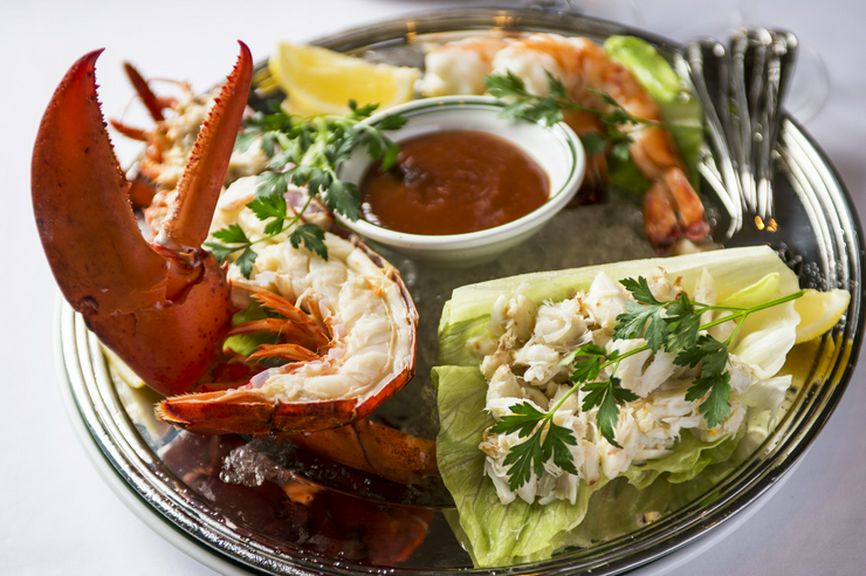 「シーフードプラッター」ロブスター・シュリンプ・クラブミートの盛り合わせ(2名様用)