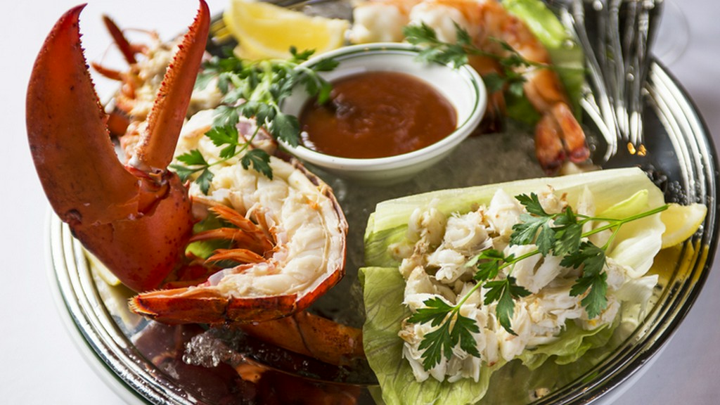 「シーフードプラッター」ロブスター・シュリンプ・クラブミートの盛り合わせ（2名様用）