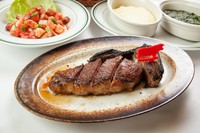 ・ウルフギャングサラダ
・骨付き熟成サーロインステーキ/熟成Tボーンステーキ（追加+4,400円）/フィレミニョンステーキ（追加+2,200円）
・マッシュポテト＆クリームスピナッチ