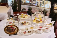 “ハイティー”は、夕食を兼ねて紅茶やお酒を楽しむ英国発祥の食習慣。