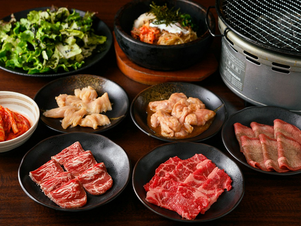 お得な食べ放題で肉三昧の楽しみ！『食べ放題コース』