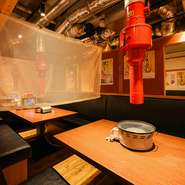 肉には隠し包丁を入れて食べやすく調理してあるのがうれしいところ。また、アルミの網を使用することで、家庭とは異なり、不快なにおいがしっかりと除去されます。