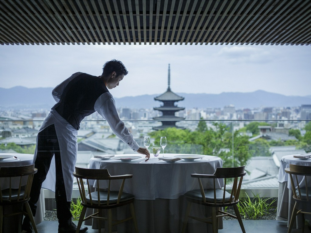 風情あふれる街並みを望む 京都・高台寺