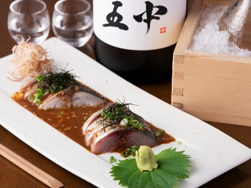 自家製ごまだれでお店ならではの味に仕上げた『胡麻鯖』