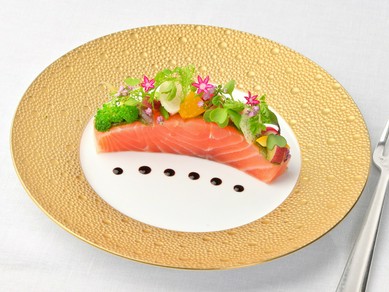 『タスマニアサーモンの48℃コンフィ　ソースヴェール』