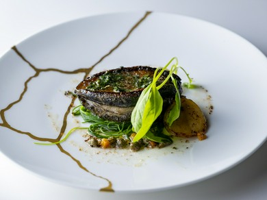 『黒アワビのステーキ　ブルーノワゼットとブルギニョンバター』