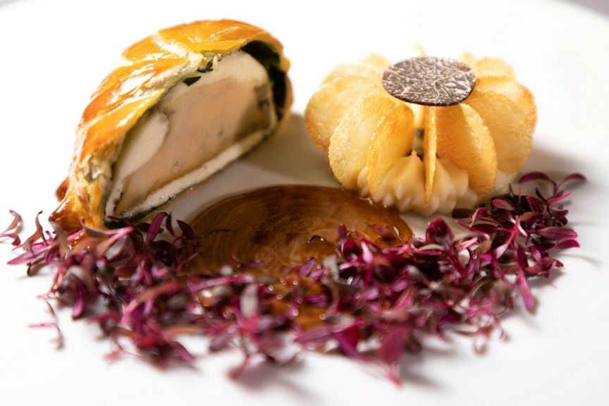 重層的な味わいと食感が奥深いおいしさを生む『蝦夷鮑のクルート』