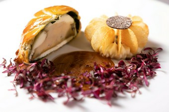 重層的な味わいと食感が奥深いおいしさを生む『蝦夷鮑のクルート』