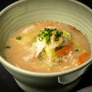 博多　とんこつラーメン（ハーフ）