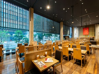 いつ訪れても、五感を揺さぶる料理と出合える空間