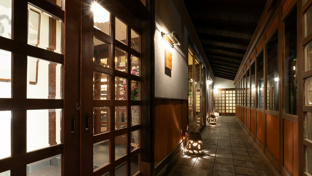 歴史ある建物ならではの魅力と、選び抜かれた調度品