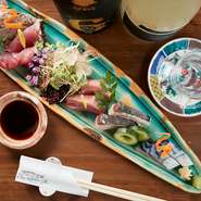 国際通りより徒歩1分。気取らない雰囲気のなかで和食をいただける一軒。その日のおすすめメニューも多数用意しています。その季節を代表する旬の逸品を、気軽に味わってみませんか。
