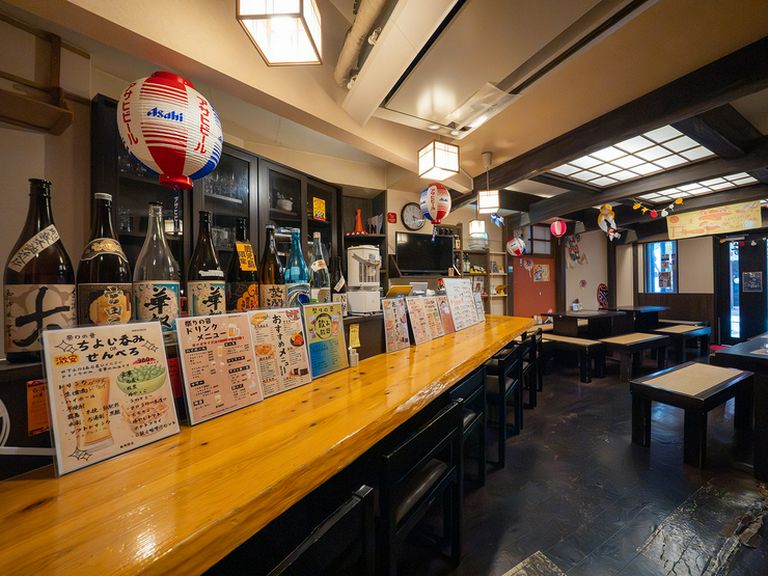 仲間と心ゆくまで乾杯できる、賑わいの一幕を演出