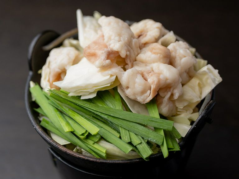 九州名物『牛もつ鍋』と多彩な鍋料理を満喫できる居酒屋