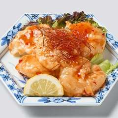 大ぶりの海老に濃厚な甘辛ソースを絡めた『エビチリ（マヨ有・無し選べます）』