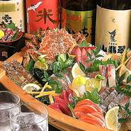 新鮮で生きのいいものを厳選！産直市場に来たらまずはこちらをご賞味ください！舟盛りを頼むと、太鼓の音頭に合わせたびっくりサプライズな演出あり！！神戸で一番の舟盛りと自負しております！！ぜひご賞味あれ！！