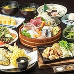 ◆枝豆◆季節野菜のサラダ◆お造り盛り合わせ5種◆地玉子の出汁巻き◆おうみ海老の串焼き(2本)◆薩摩大魔桜くわ焼き◆天ぷら盛り合わせ◆海鮮ぶっかけこぼれ寿司◆にゅうめん