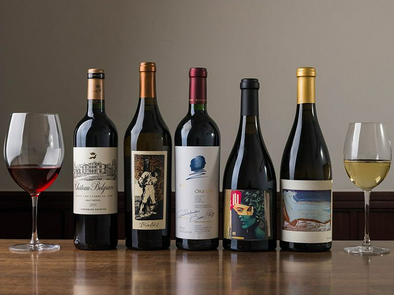 自慢の創作天ぷらや季節の皿に合う、ワインや日本酒が充実