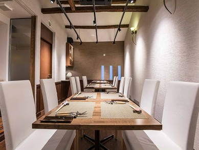 記念日ディナーの素敵な舞台。特製デザートプレートも！