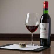 多彩な旬食材と同じく、日本酒やワインも順次、新たな銘柄が登場。新しい味との出合いの機会がたくさん！