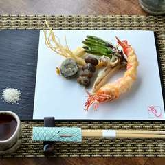 風情ある器や酒器は、店主の父親の作品