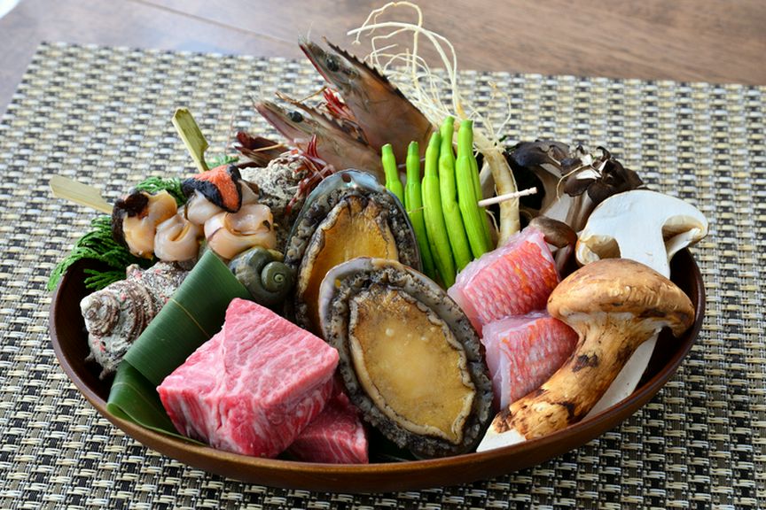 店主が市場に毎日出向き、鮮度と品質を確かめた素材を仕入れる