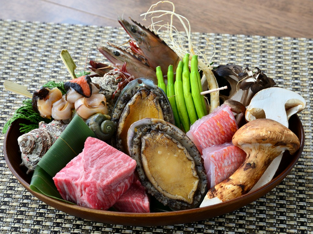 店主が市場に毎日出向き、鮮度と品質を確かめた素材を仕入れる